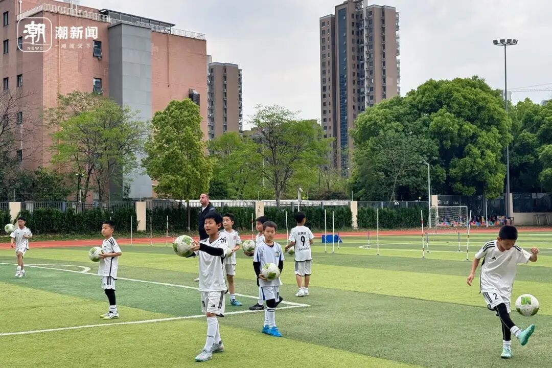 滨文小学足球队孩子日常训练